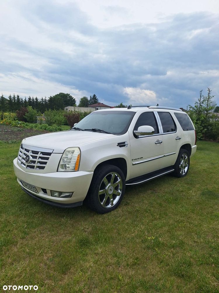 Cadillac Escalade - 1