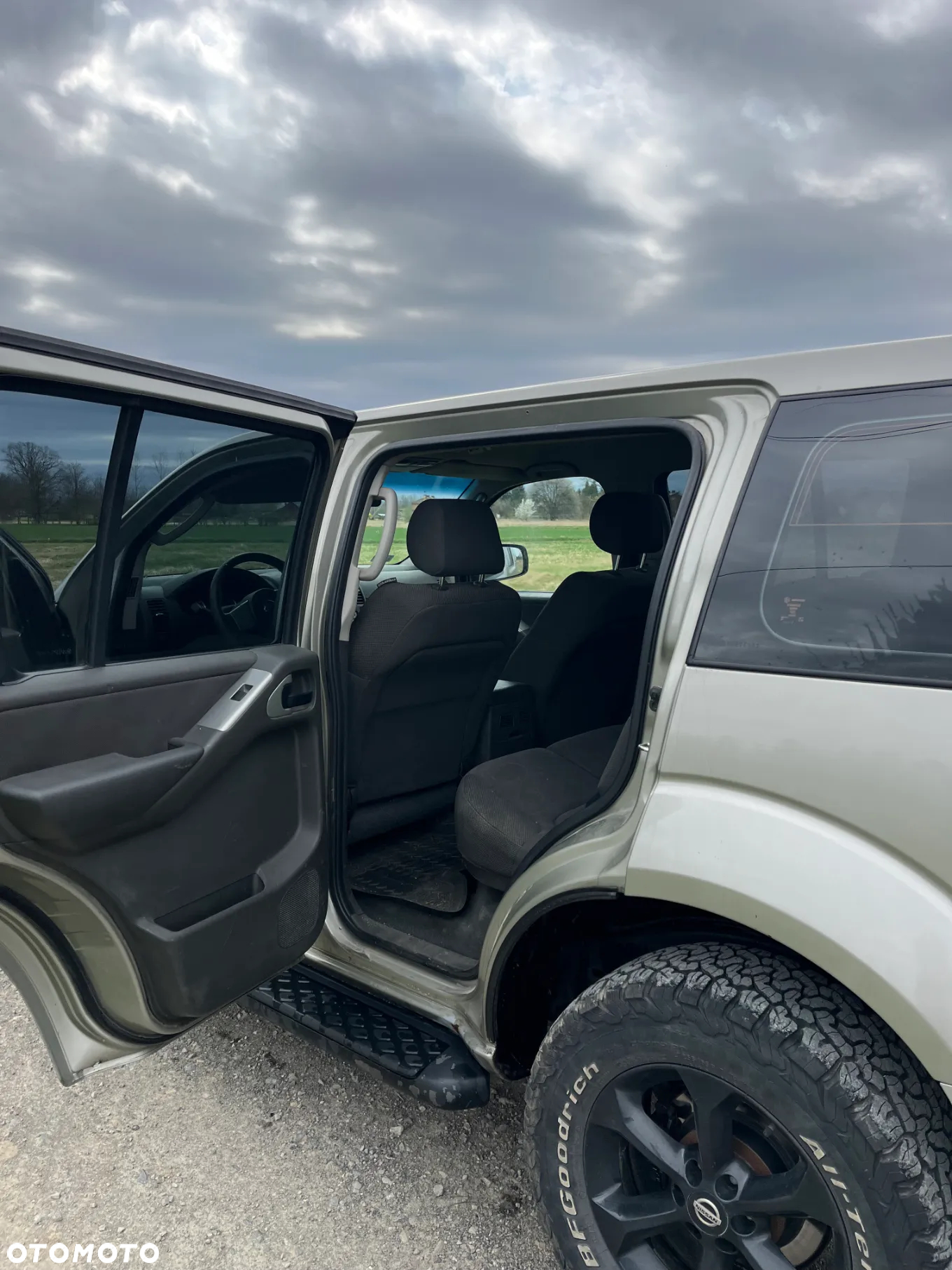 Nissan Pathfinder 2.5 D LE - 10