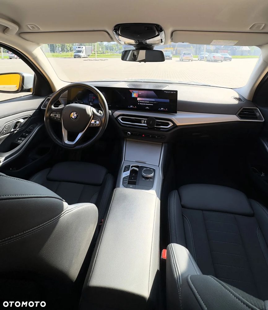 BMW 3 Series 2022 photo 2