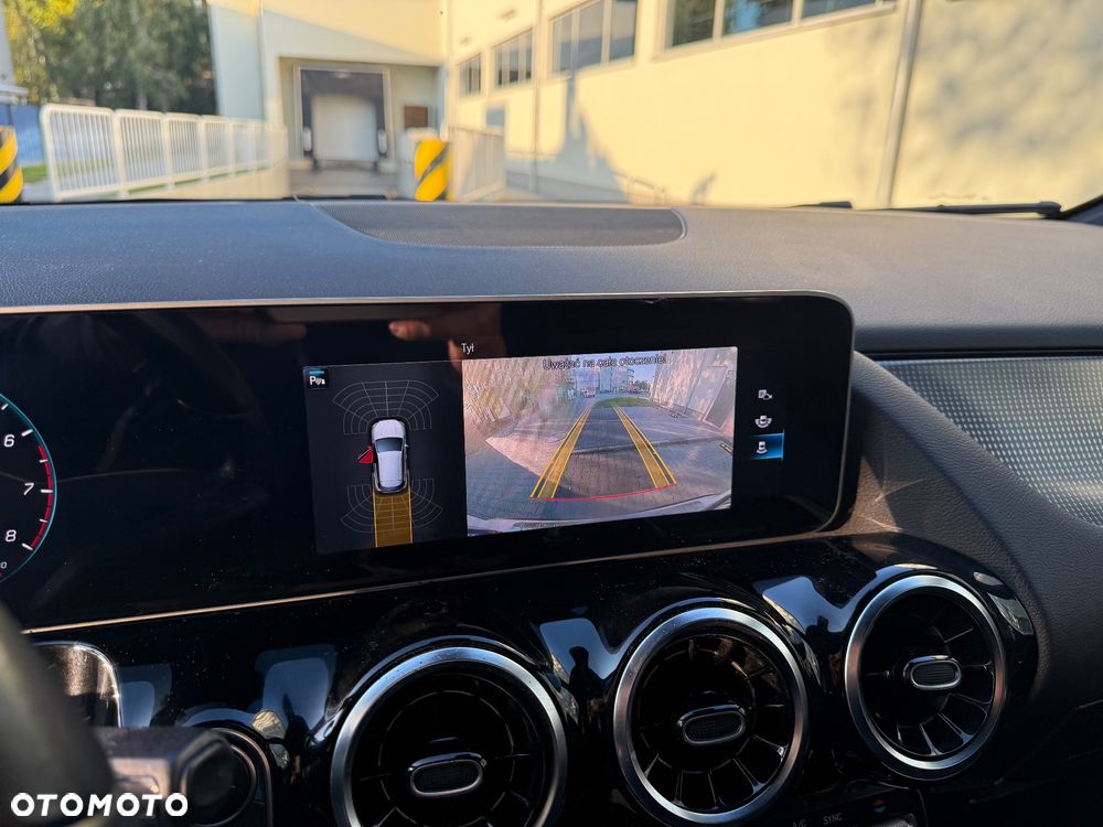 Mercedes-Benz GLA 200 Business Edition - 26