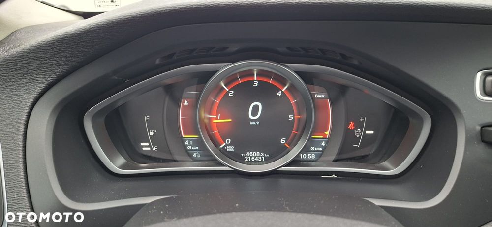 Volvo V40 D2 Momentum - 16