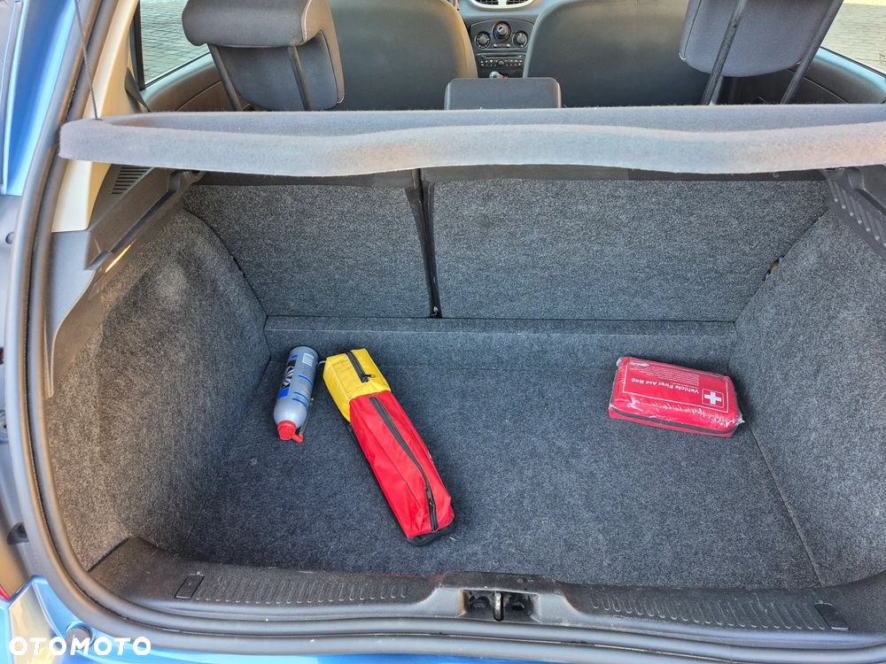 Renault Clio 1.2 16V Alize - 11