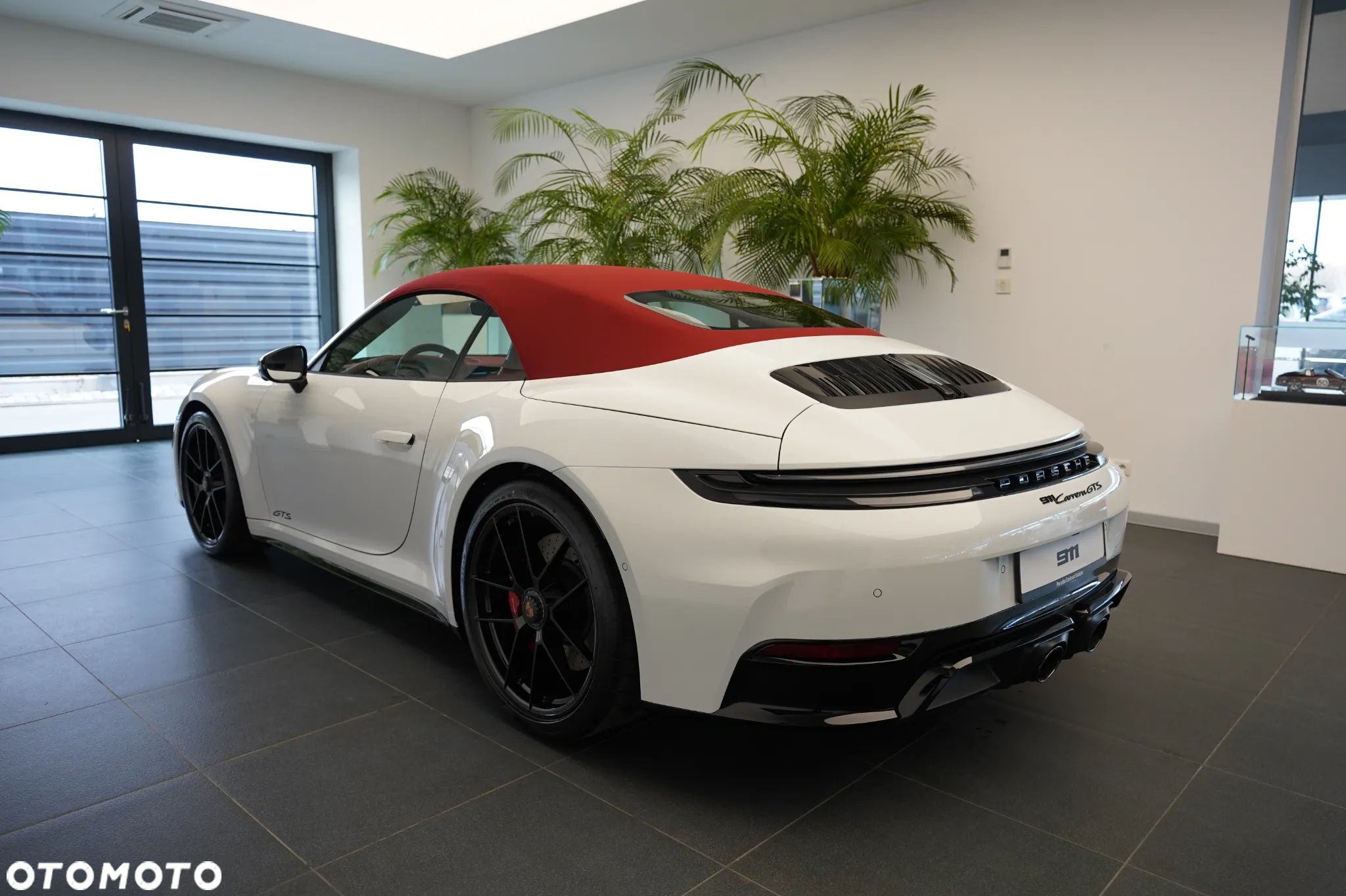 Porsche 911 Carrera GTS Cabrio - 3