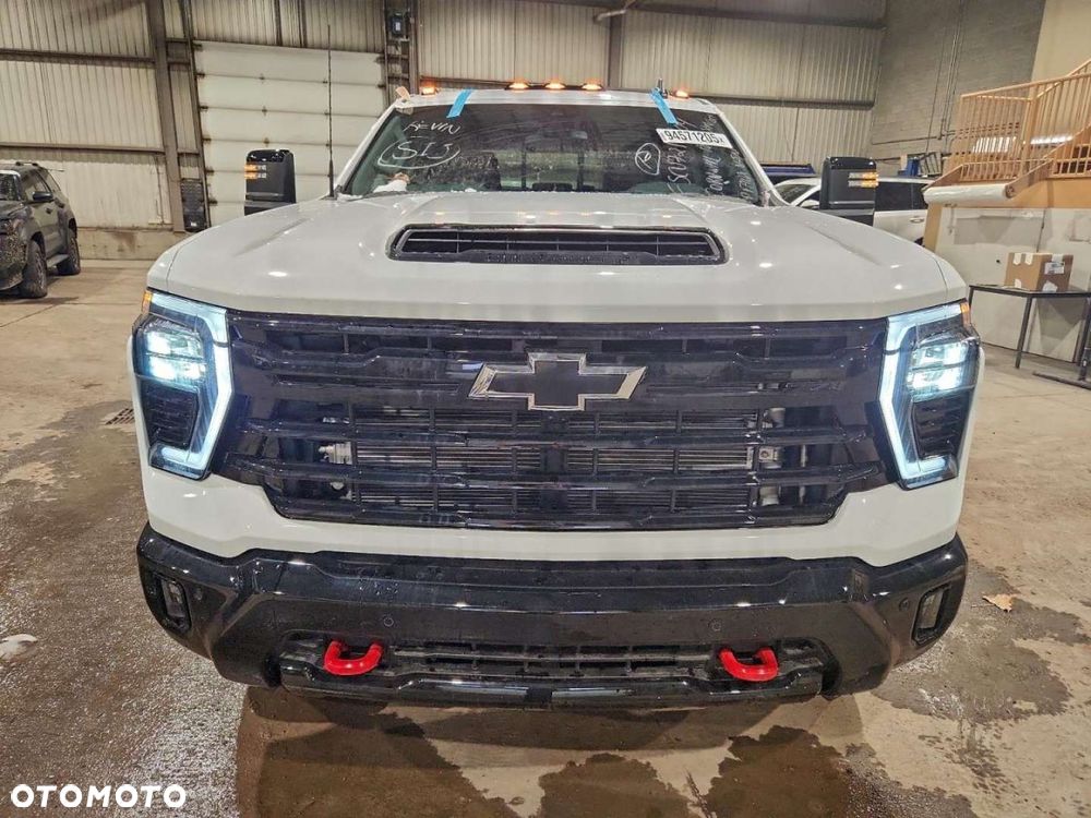 Chevrolet Silverado - 11