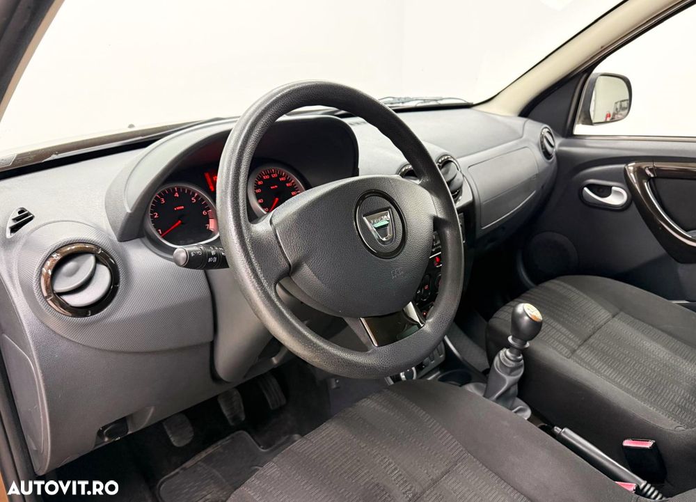 Dacia Duster 1.6 16V 4x4 - 9