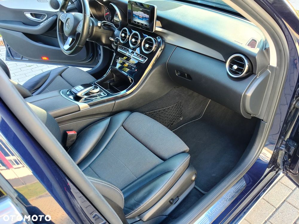 Mercedes-Benz Klasa C 180 7G-TRONIC Exclusive - 19