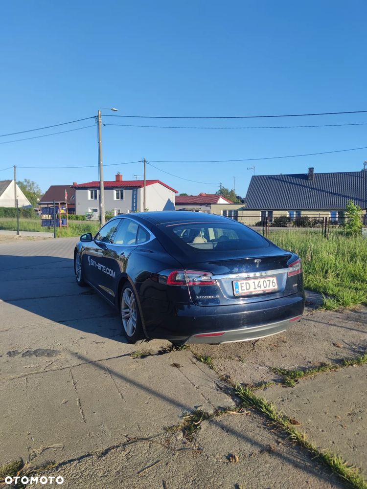 Tesla Model S - 7