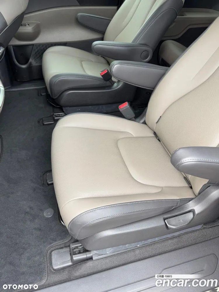Kia Carnival - 13