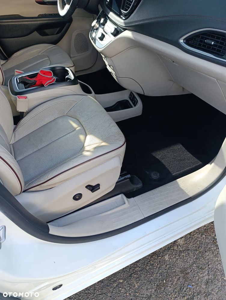 Chrysler Pacifica - 6