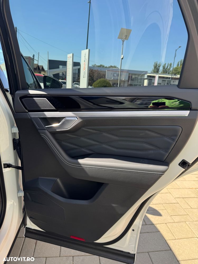 Volkswagen Touareg V6 TDI 4MOTION Elegance - 12