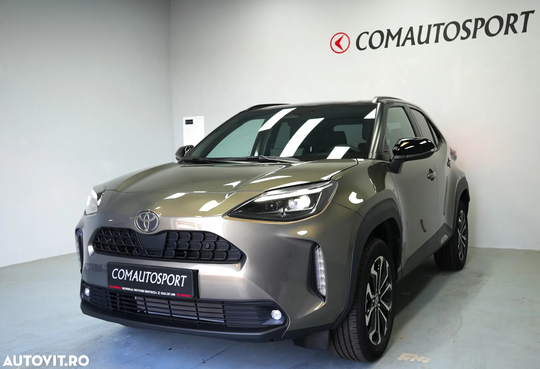 Toyota Yaris Cross 1.5 VVT-i HSD 4x4 Dynamic - 3