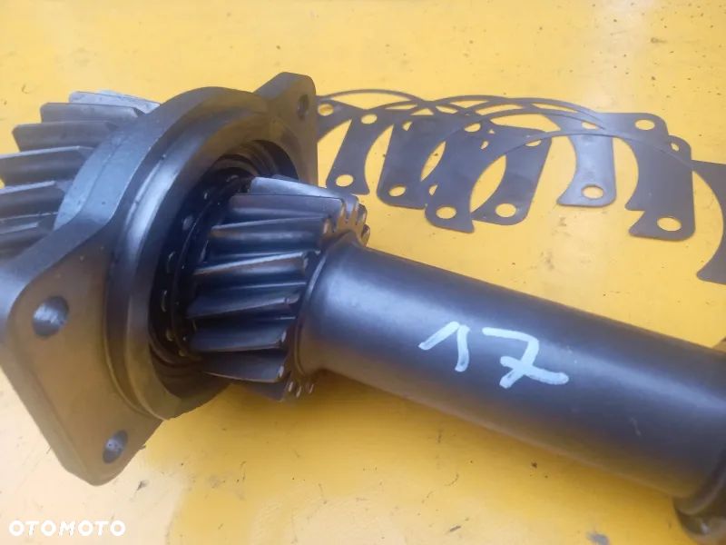 Wałek Z17 WOM PTO R184056 John Deere 7720 - 2