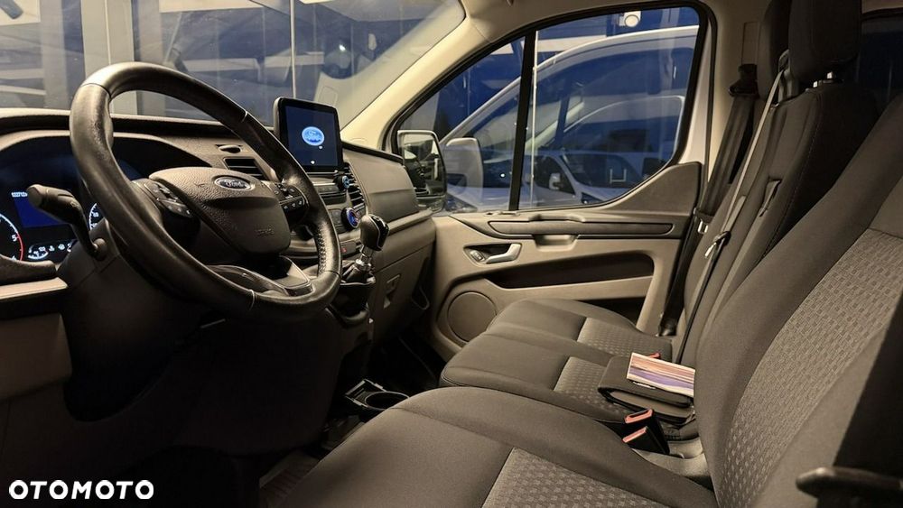 Ford Tourneo Custom - 16