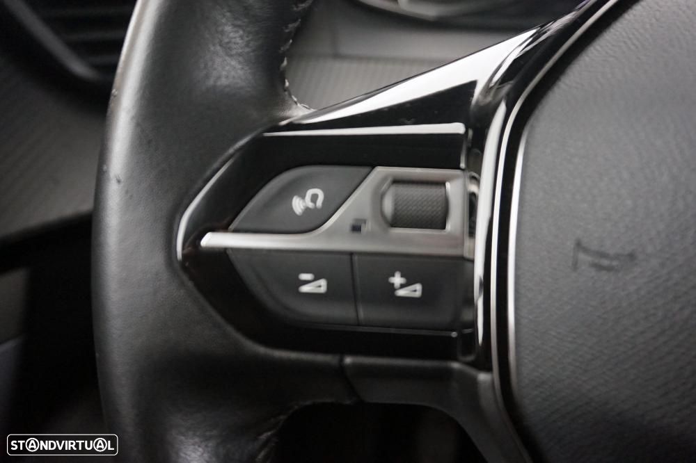 Peugeot 2008 1.2 PureTech Allure - 11