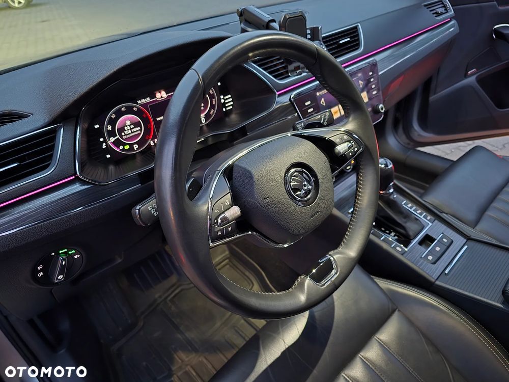 Skoda Superb 2.0 TDI DSG Premium Edition - 17