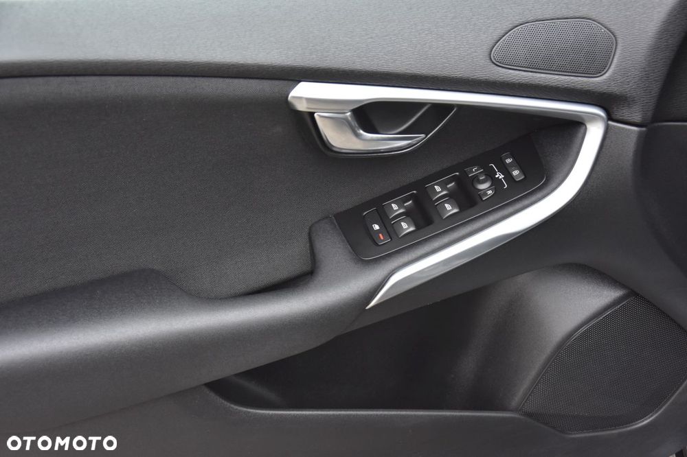 Volvo V40 D2 Drive-E Momentum - 17