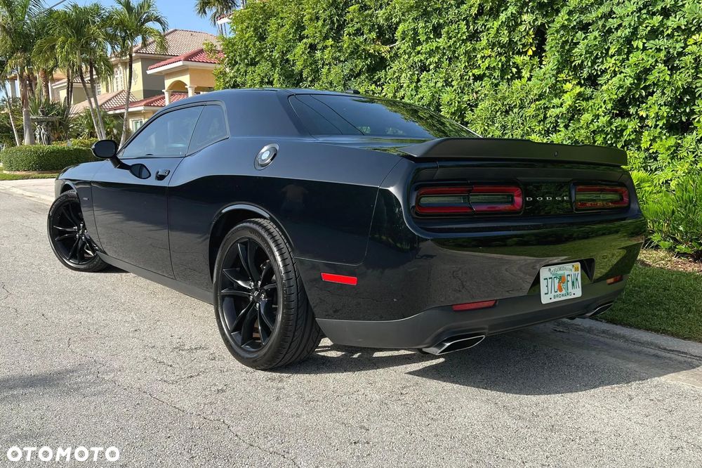 Dodge Challenger 5.7 R/T - 10