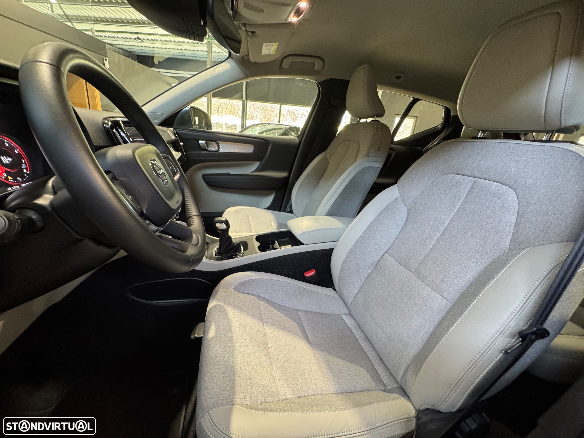 Volvo XC 40 1.5 T3 Momentum Tech Edition - 24