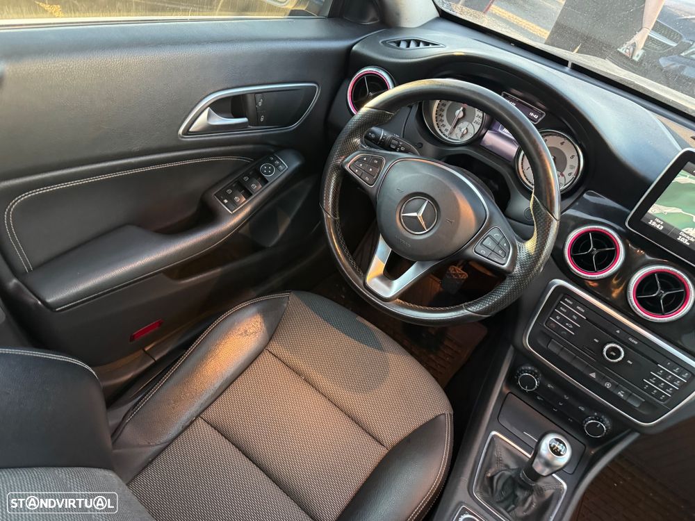 Mercedes-Benz CLA 180 d Shooting Brake Urban - 12