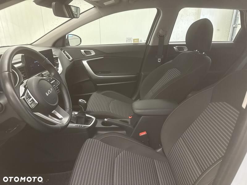 Kia Ceed 1.5 T-GDI M - 11