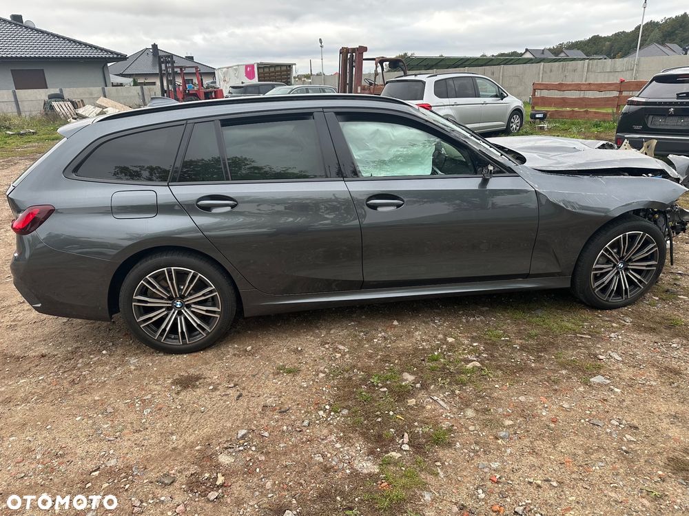 BMW Seria 3 330e PHEV M Sport - 8