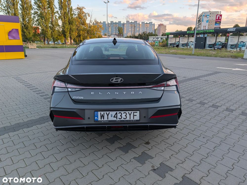 Hyundai Elantra 1.6 Smart CVT - 6