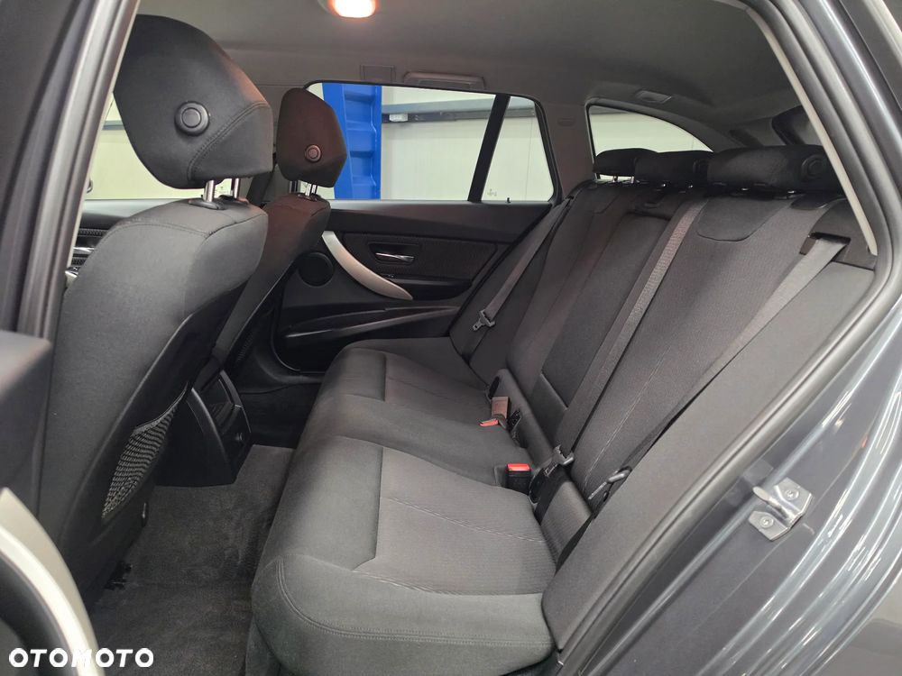 BMW Seria 3 320d Advantage - 25