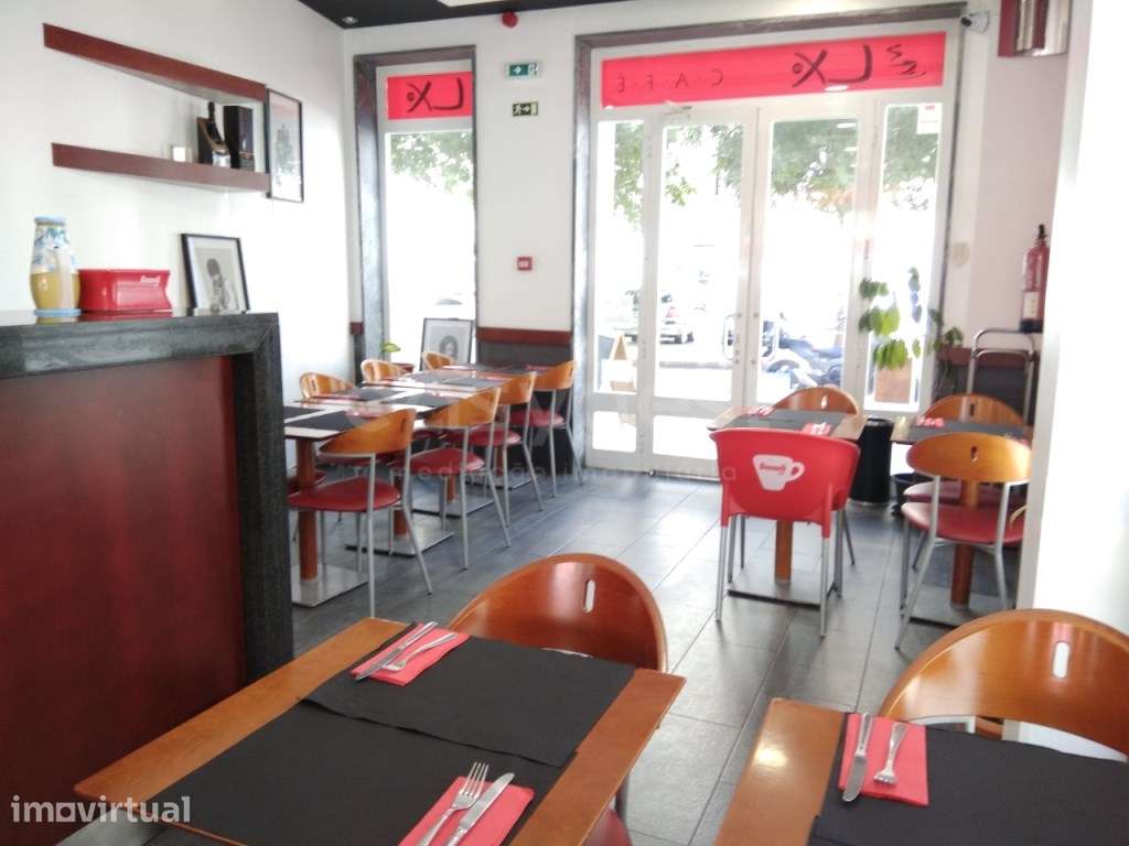 Café / Restaurante em Pleno Funcionamento, Junto à Renault de Telhe... - Grande imagem: 4/21