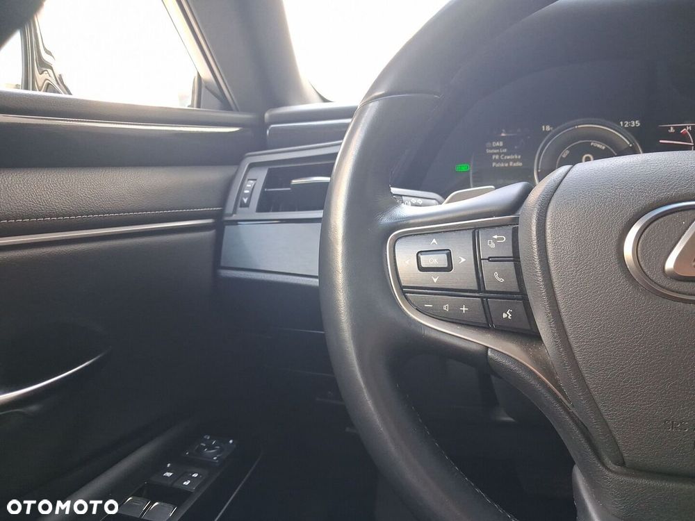 Lexus ES 300h Business Edition - 17