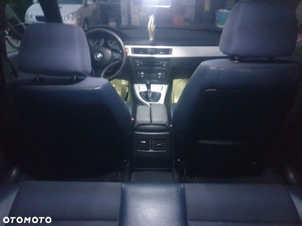 BMW Seria 3 318d - 16