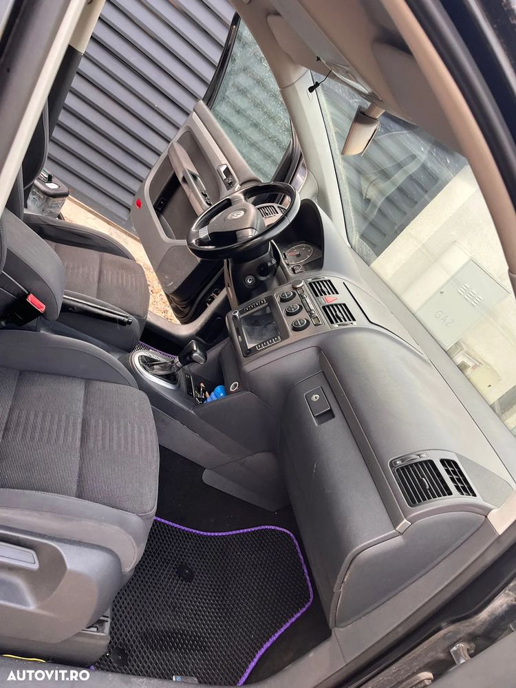 Volkswagen Touran 2.0 TDI DPF Highline DSG - 2