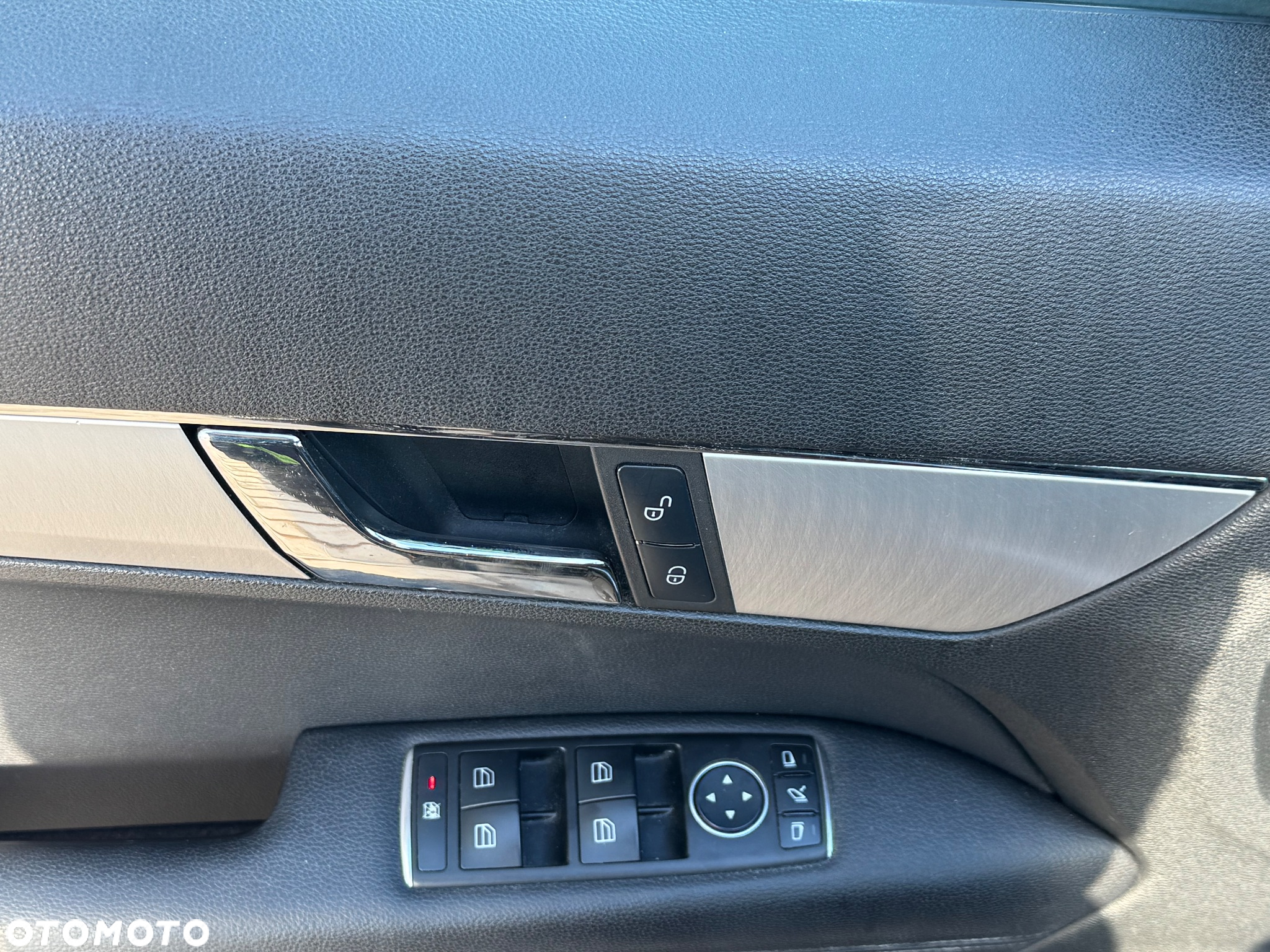 Mercedes-Benz Klasa E 200 CGI BlueEffICIENCY - 12