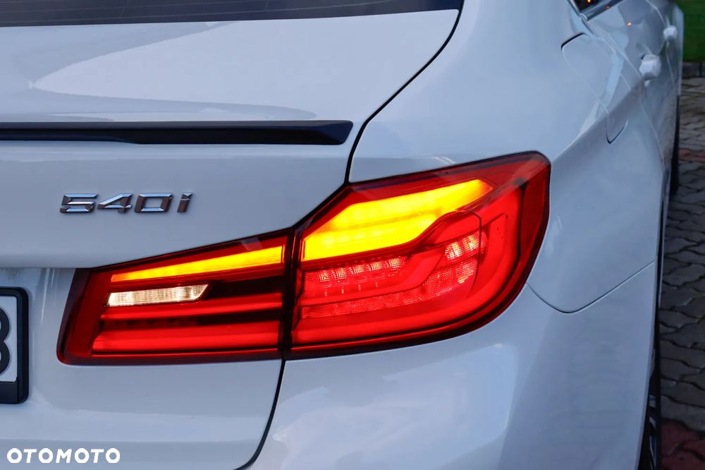 BMW Seria 5 540i GPF xDrive - 15