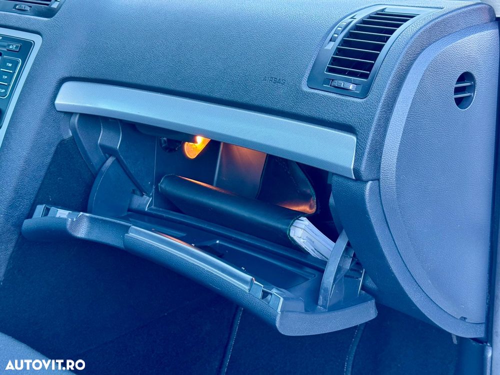 Skoda Octavia Combi 2.0 TDI Elegance Automatic - 23