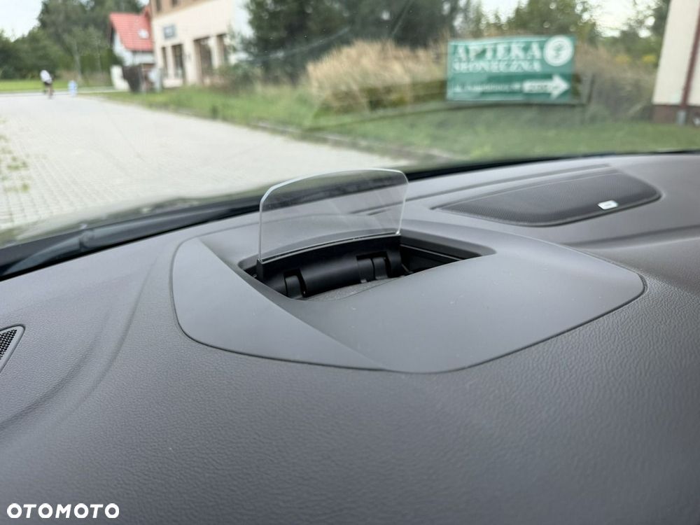 Renault Megane ENERGY TCe 205 EDC GT - 11