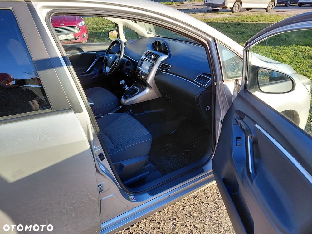 Toyota Verso 2.0 D-4D 7-Sitzer Executive - 8