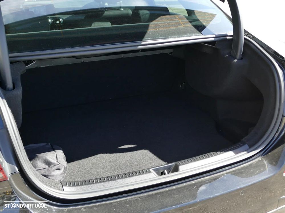 Mercedes-Benz A 250 Limousine e - 12