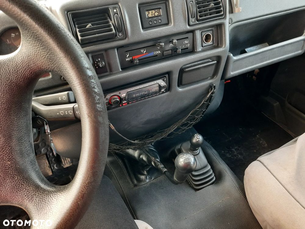 Land Rover Defender - 7