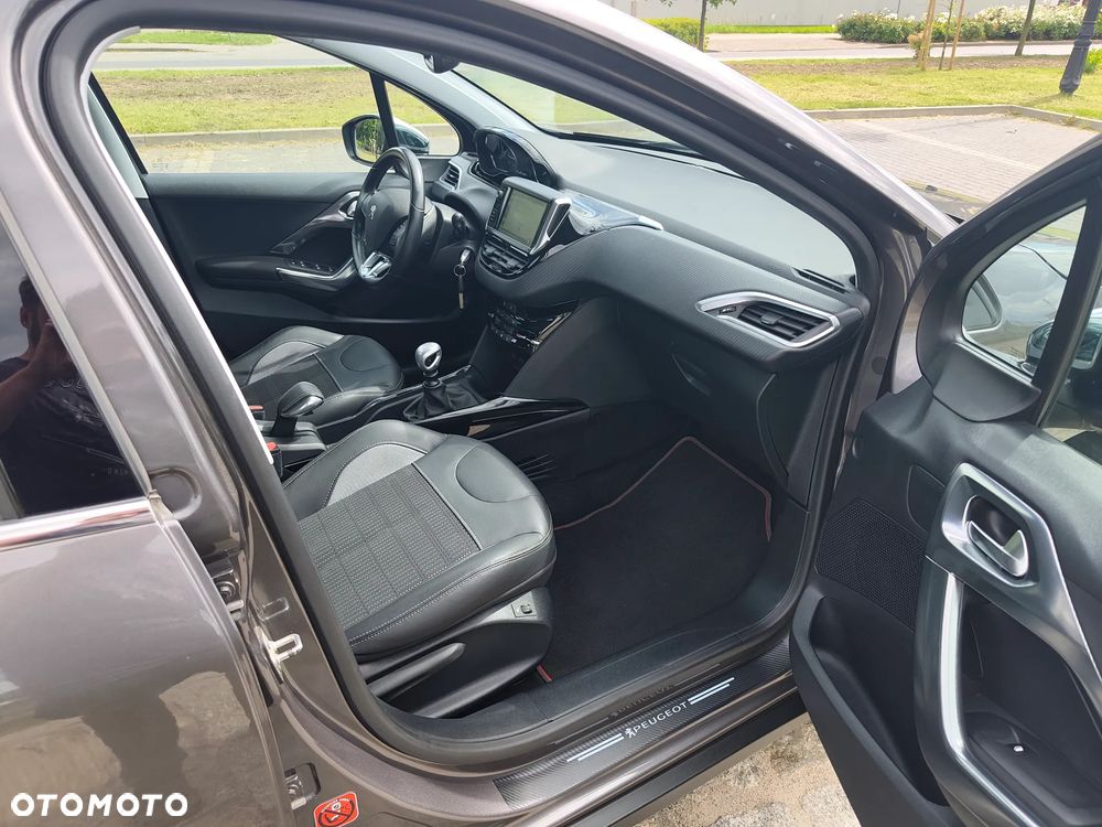 Peugeot 2008 1.2 Pure Tech Allure S&S - 13