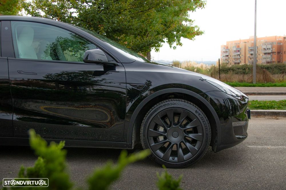 Tesla Model Y Long Range Dual Motor AWD - 14