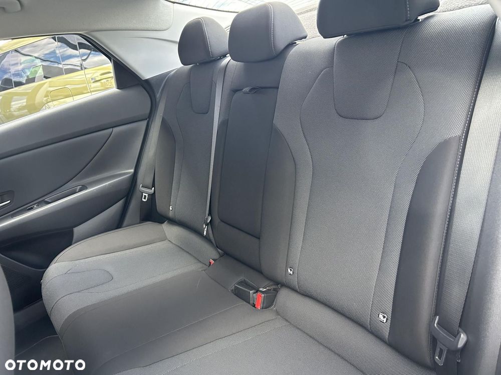 Hyundai Elantra - 14