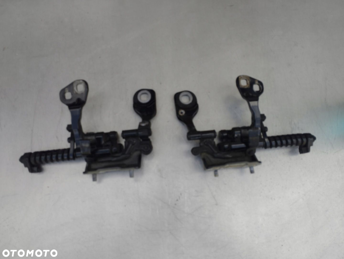 BMW E91 ZAWIAS PRAWY LEWY TYŁ KLAPY BAGAŻNIKA 7119042 7119041 - 2
