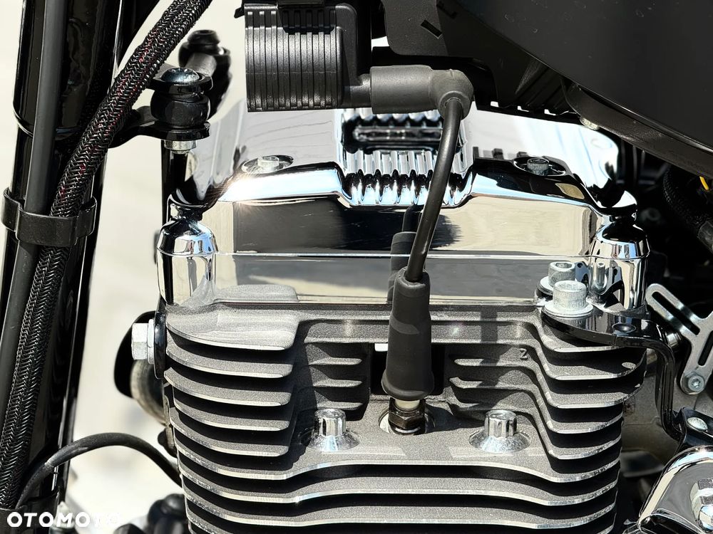 Harley-Davidson Sportster Seventy-Two - 23