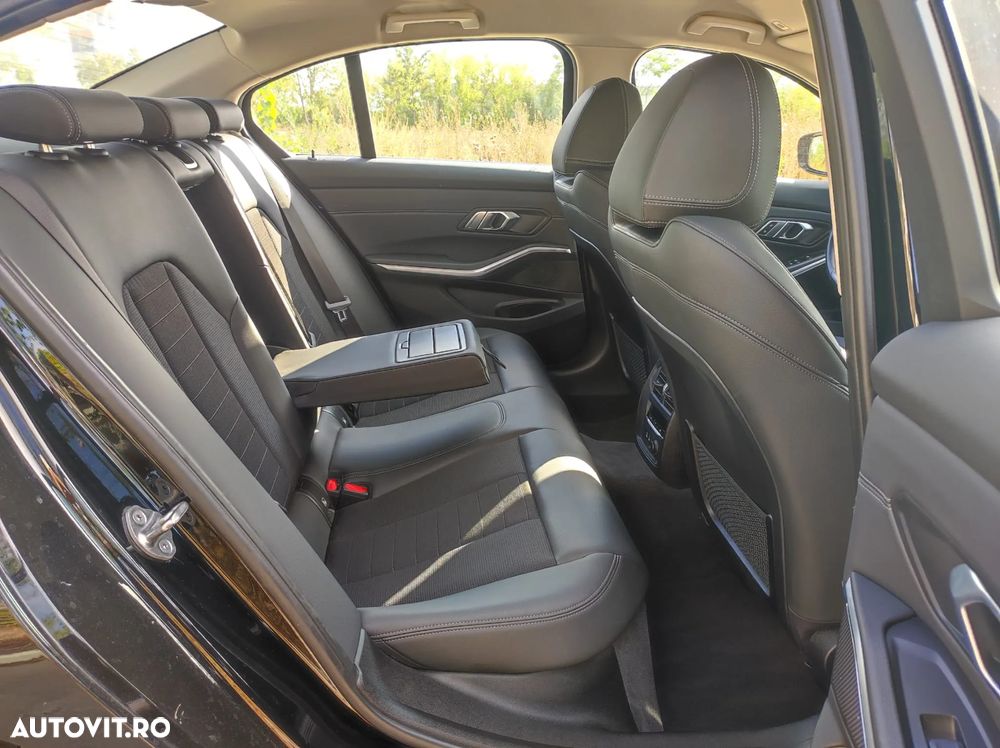 BMW Seria 3 320i Aut. Sport Line - 14