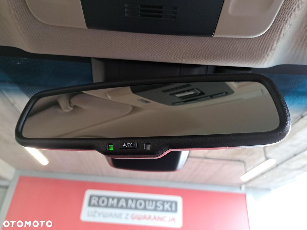 Toyota Camry 2.5 Hybrid Executive CVT - 27