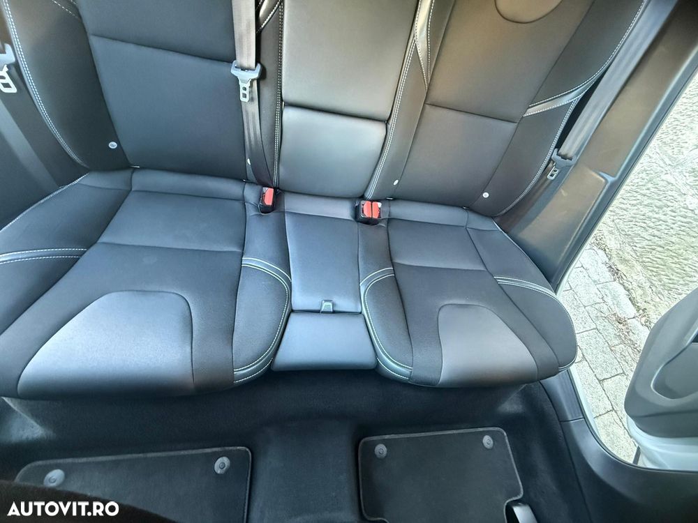 Volvo V40 D4 Momentum - 5