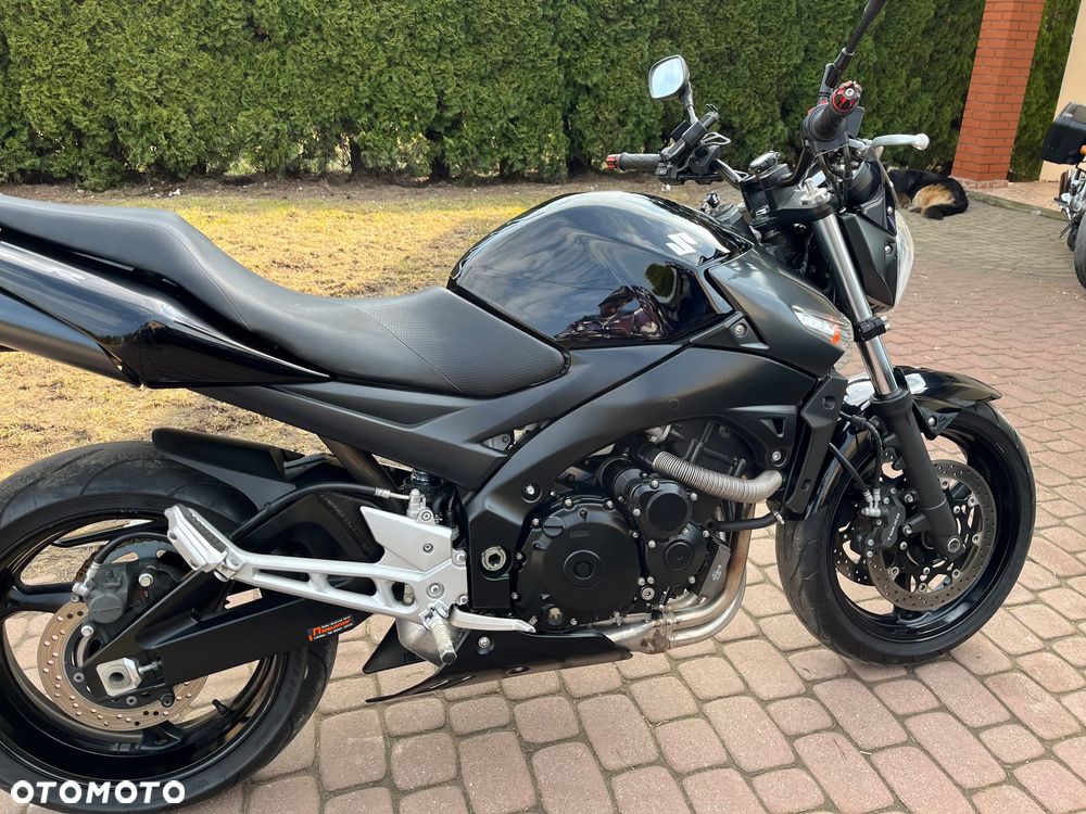 Suzuki GSR - 12