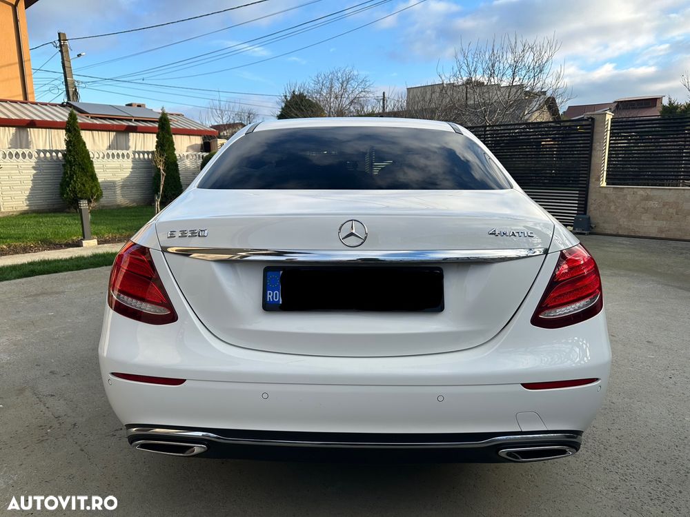 Mercedes-Benz E 220 d 4Matic 9G-TRONIC Exclusive - 4