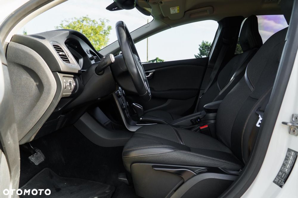 Volvo V40 T3 Drive-E Momentum - 15