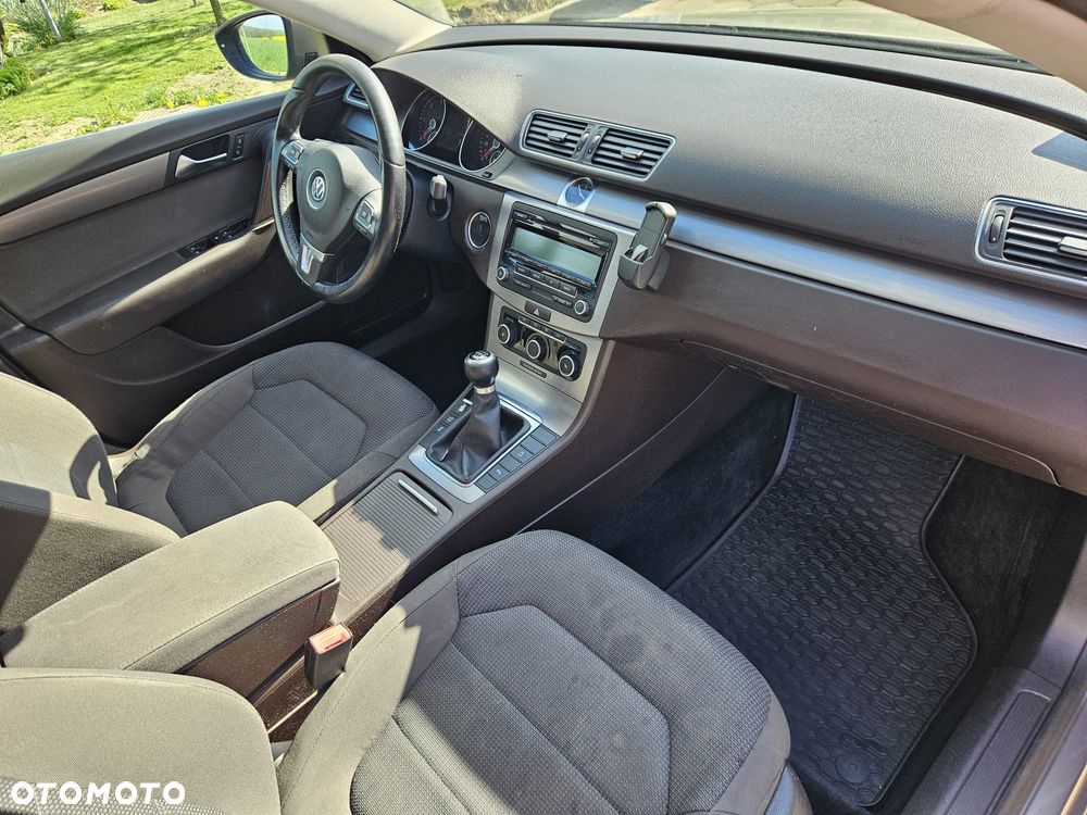 Volkswagen Passat 2.0 Blue TDI SCR Comfortline - 4